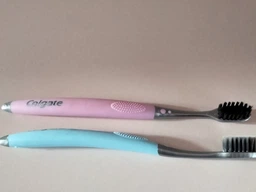 Зубная щетка Colgate High Density древесный уголь мягкая 2 шт (8718951369153) фото от покупателей 15