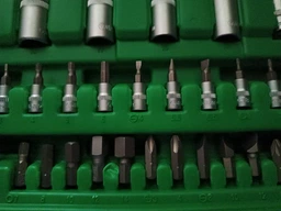 Полупрофессиональный набор инструментов Intertool 1/4", 1/2", 108 предметов (ET-6108SP) фото от покупателей 10