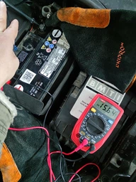Пристрій для заряджання акумулятора BOSCH C3 Bosch BO 018999903M