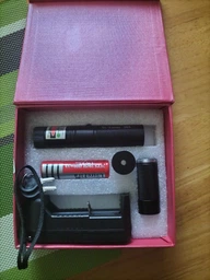 Лазерная указка высокой мощности Laser 303 мощный зеленый лазер Green laser pointer аккумулятор, замок, зарядка 1000 mW