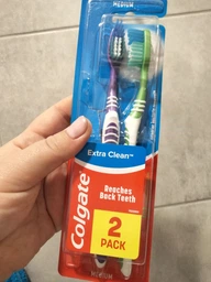 Зубна щітка Colgate Експерт Чистоти середньої жорсткості 2 шт (8714789732244) фото від покупців 3