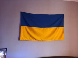 Флаг Украины из габардина, национальный флаг Украины с размерами 90см х 135см наружный, цвета синий и жёлтый фото от покупателей 5