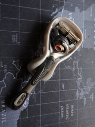 Станок для гоління чоловічий (Бритва) Gillette Fusion5 ProGlide Flexball з 2 змінними картриджами (7702018390816) фото від покупців 10