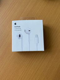 Навушники Apple iPhone EarPods with Mic Lightning (MMTN2ZM/A) фото від покупців 9