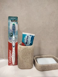 Зубная щетка Colgate Max White отбеливающая средней жесткости (8714789417066)
