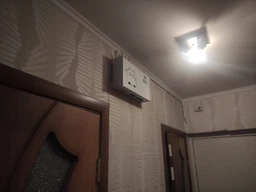 Настінна коробка для роутера Wi-Fi Полка 40*20,5*10 см Котик фото від покупців 10