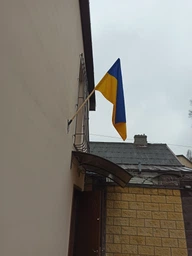 Флаг Украины из габардина, национальный флаг Украины с размерами 90см х 135см наружный, цвета синий и жёлтый фото от покупателей 3