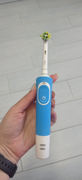 Електрична зубна щітка Oral-B Vitality Sensitive Clean D100 Blue (4210201234203) фото від покупців 19