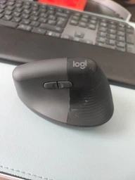Мышь Logitech Lift Vertical Ergonomic Wireless/Bluetooth Graphite (910-006473) фото от покупателей 1