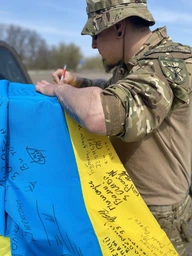 Флаг Украины из габардина, национальный флаг Украины с размерами 90см х 135см наружный, цвета синий и жёлтый фото от покупателей 2