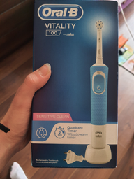 Електрична зубна щітка Oral-B Vitality Sensitive Clean D100 Blue (4210201234203) фото від покупців 14
