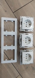 Розетка електрична Lumina-2 Hager WL1052 (16А/230В) із заземленням срібна (10684)