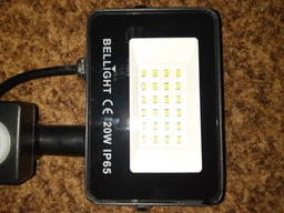 Прожектор світлодіодний Bellight 230V 20W 6500K з датчиком руху, LED прожектор IP65 для вулиці, двору, під’їзду, парку та фасадного освітлення фото від покупців 3