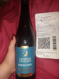 Вино Dr. Zenzen Tanzende Katzchen Riesling біле напівсолодке 0.75 л безалкогольне (4008005043745) фото від покупців 1