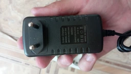 Зарядний пристрій 12.6В 2А для Li-Ion, Li-pol акумуляторних збірок 3S +роз'єм, індикатор заряду фото від покупців 5