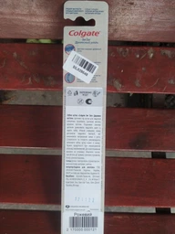 Зубная щетка Colgate Зиг Заг Древесный уголь Средней жесткости Оранжевая (2170000000121)