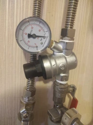 Регулятор тиску води 1/2" (1-4 бар) з фільтром та манометром SD194 фото від покупців 1