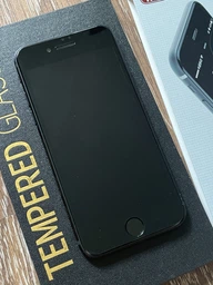 Захисне скло Remax для iPhone SE 2020 Black фото від покупців 1