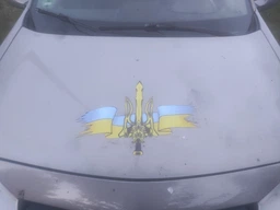 Наклейка на капот ARB 3D TUNING STUDIO Флаг тризуб Украины 350х490х0.15мм