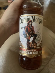 Алкогольный напиток на основе Карибского рома Captain Morgan Spiced Gold 0.5 л 35% (5000281025360)