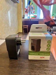 Сетевой фильтр APC Essential SurgeArrest 1 розетка Black (PM1WB-RS) фото от покупателей 3