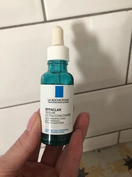 Ультраконцентрированная сыворотка с эффектом пилинга La Roche-Posay Effaclar с комплексом трех кислот для жирной проблемной кожи 30 мл (3337875722827)