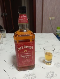 Лікер Jack Daniel's Tennessee Fire 0.7 л 35% (5099873010686) фото від покупців 2