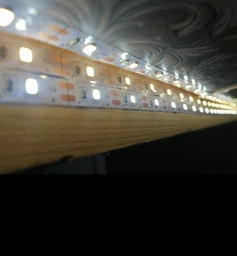 USB Світлодіодна LED стрічка SMD2835 гнучка самоклеюча 5 вольт від повербанку. ЮСБ економна лампа світильник нейтральне біле світло від Power Bank 3 метри фото від покупців 3