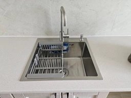 Мойка из нержавеющей стали AQUAMILL 5050 decor + смеситель + дозатор + решетка + сифон