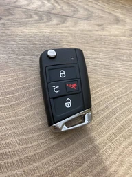 Корпус викидного ключа Volkswagen Jetta Tiguan Touareg Golf Passat AdlerKey (27-64) на 4 кнопки (Америка) (для реставрації відновлення ключа, простий корпус з лезом, болванка, деталь, запчастина для Volkswagen) фото від покупців 1