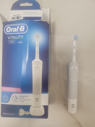 Електрична зубна щітка Oral-B Vitality Sensitive Clean D100 Blue (4210201234203) фото від покупців 3