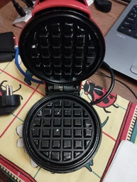 Стильная и портативная, электрическая мини - вафельница Waffle Maker с антипригарным покрытием, красная (SKU-5142)