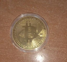 Сувенірна монета Біткоїн BTC (Bitcoin) у пластиковій прозорій коробці/чохлі (530284940) Золото фото від покупців 2