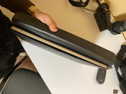 Шкіряний чохол-папка з підставкою WIWU Skin Pro Portable Stand Sleeve Bag для MacBook Pro 13.3 (2016-2023) та для ноутбуків з діагоналлю до 13.3 синій (755353) фото від покупців 1