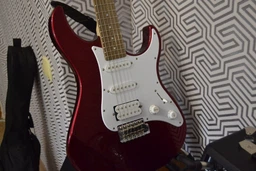 Электрогитара Yamaha Pacifica 012 WH фото от покупателей 2