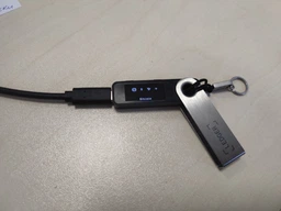 Крипто-гаманець Ledger Nano S Plus Matte Black фото від покупців 4