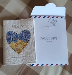 Патріотична обкладинка для паспорта з малюнком серця у кольорах України - Gisolo фото від покупців 2