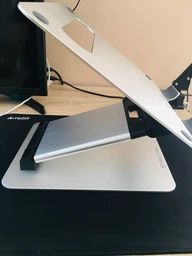 Підставка стєнд для ноутбуків і планшетів HQ-Tech Stabletron M18 Aluminum Laptop Stand Silver для MacBook підвищена стійкість для ноутбуків до 17 дюймів, складна конструкція(колір siilver) фото від покупців 5