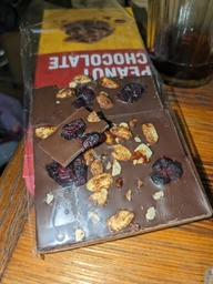 Плитка молочного шоколада Spell с арахисом и клюквой 85 г (4820207314740)