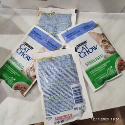 Упаковка влажного корма для взрослых стерилизованных кошек Purina Cat Chow Sterilised с ягненком и зеленой фасолью 85 г х 26 шт фото от покупателей 1