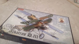 Німецький винищувач Albatros D.III Збірна пластикова модель у масштабі 1:72 Roden