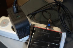 УМБ Andowl Q-CD555Х1 Power Bank 15000 mAh Зовнішній акумулятор (повер банк, портативна батарея) + Подарок USB-лампочка Чорний фото від покупців 2