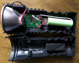 Ліхтар ручний 2в1 акумуляторний (2400мАч), з USB-зарядкою та бічним світлом, L-822 фото від покупців 1