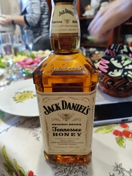 Ликер Jack Daniel's Tennessee Honey 0.7 л 35% (5099873001370_5099873009116) фото от покупателей 11