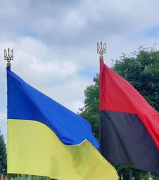 Металлическая навершая на флаг в форме стального Трезуба, верхушка стальная на флагшток цвет платина, размер 15х7.5 см