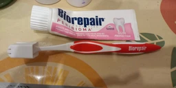 Зубная щетка BioRepair Совершенная чистка Мягкая для чувствительных зубов Красная (8017331060117_red) фото от покупателей 4