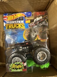 Базова машина-позашляховик Hot Wheels "Monster Trucks" Hot Wheels (FYJ44), неон фото від покупців 1