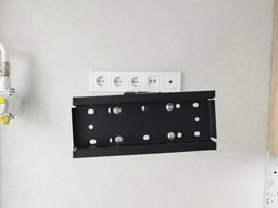 Кріплення для телевізора Charmount TV02T-R3 White кронштейн настінний 23-43" фото від покупців 4