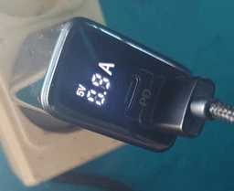 Швидке зарядне пристрій USAMS US-CC133 T40 QC3.0+PD 20W з цифровим дисплеєм