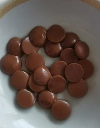 Шоколад бельгийский Callebaut №823 Молочный в дропсах 400 г (5410522556209) фото от покупателей 1